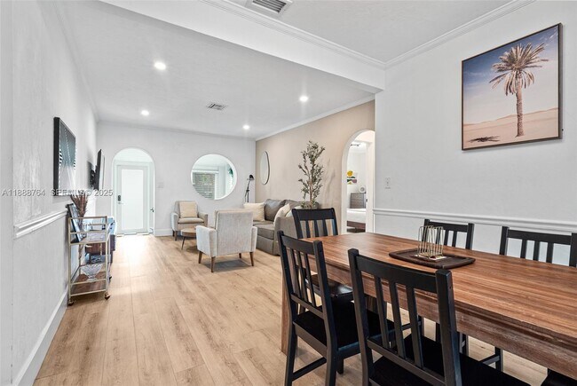 Building Photo - 1636 Arthur St