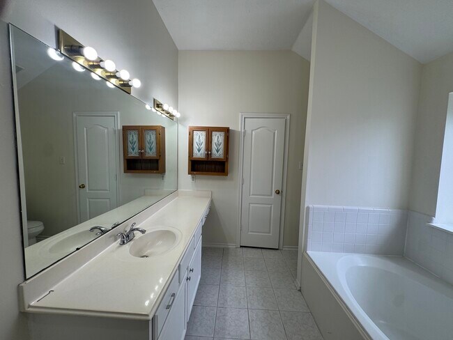Building Photo - 21111 Woodland Green Dr