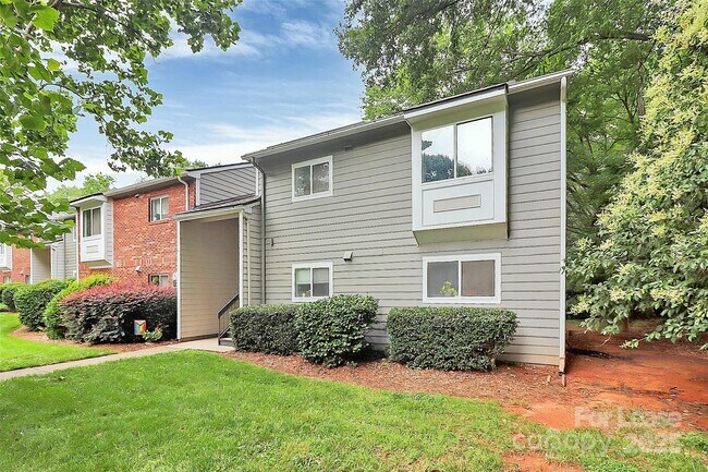 Building Photo - 3240 Heathstead Place