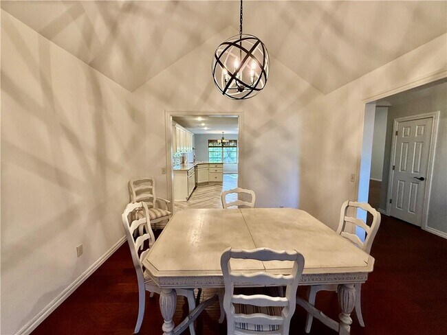 Building Photo - 305 Meadows Ct