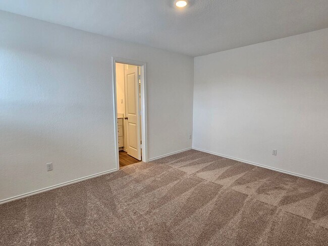 Building Photo - New 4 Bed / 2.5 Bath Home in Jarrell