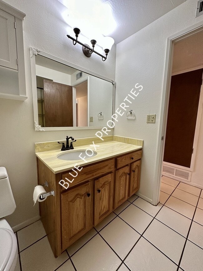 Building Photo - 8825 E Old Spanish Trail