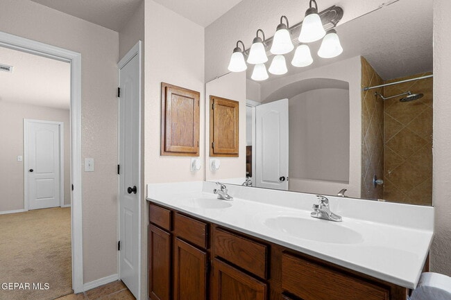 Building Photo - 2057 Shreya St