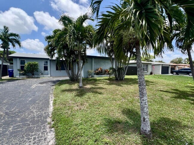 Building Photo - 8640 Wilshire Dr