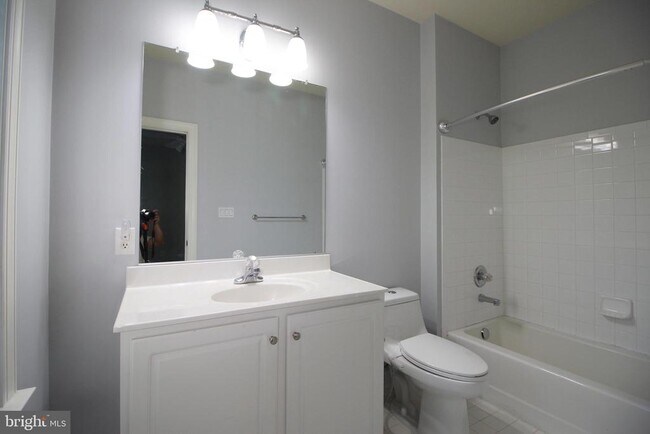 Building Photo - 44136 Riverpoint Dr
