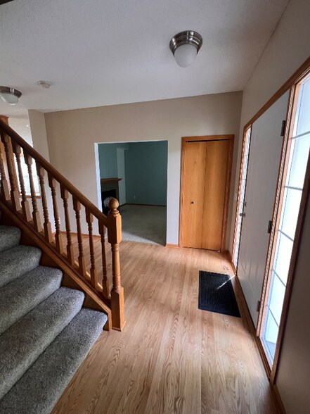 Building Photo - 54 Meadowlark Dr