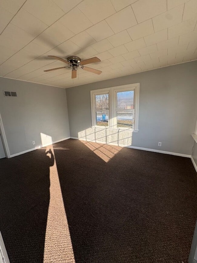 Building Photo - 608 State St