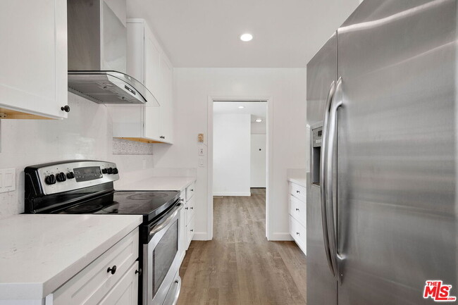 Building Photo - 4818 La Canada Blvd