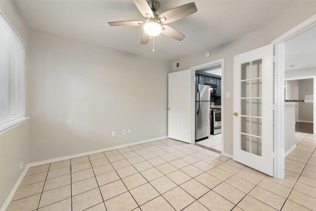 Building Photo - 2307 Balsam Dr