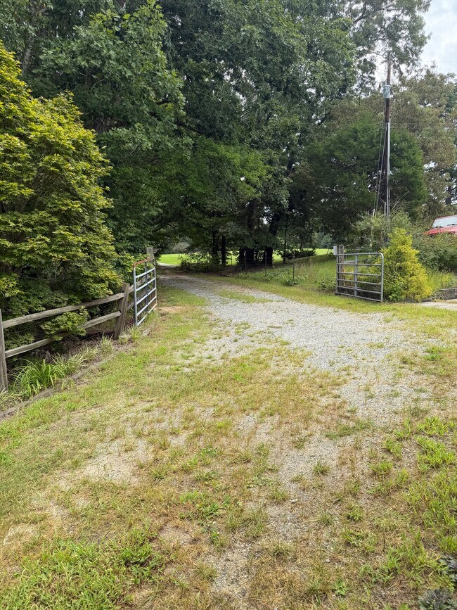 Building Photo - 204 Shuford Everhart Ln
