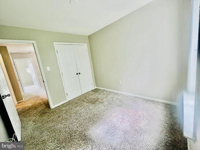 Building Photo - 4704 S Park Ct