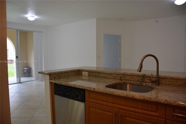 Building Photo - 2586 Centergate Dr