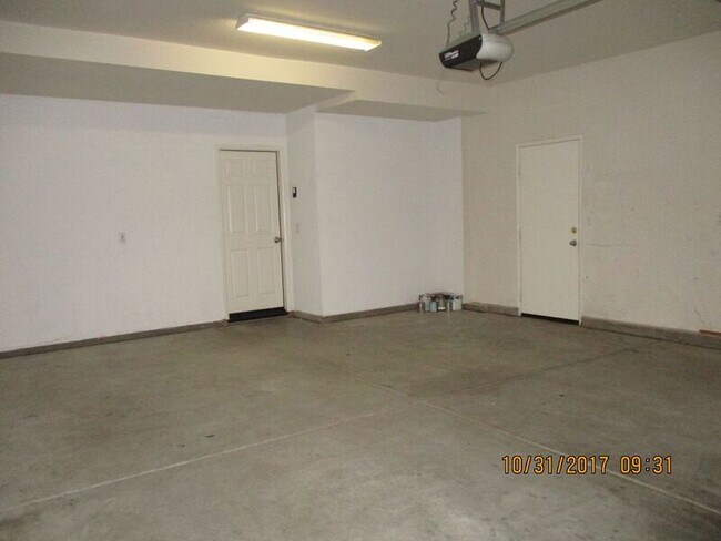 Building Photo - 35736 Emily Ave