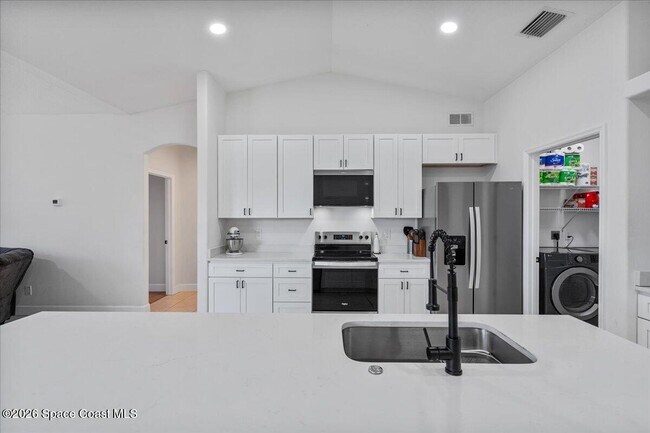 Building Photo - 356 Olster St