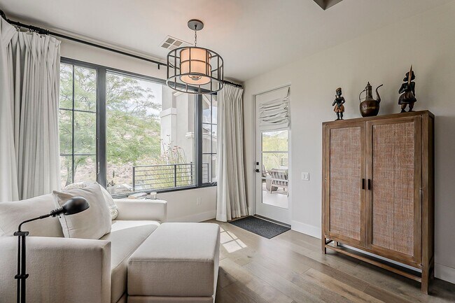 Building Photo - Luxury Home ready for January Move-in