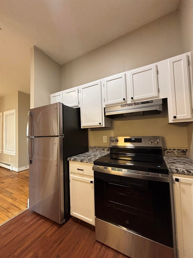 Building Photo - 408 Central St