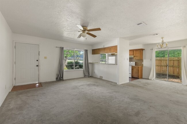 Building Photo - 217 Lazy Ln