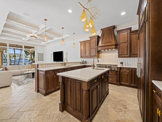 Building Photo - 639 Middle River Dr