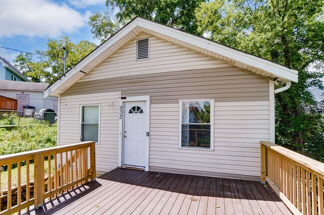 Building Photo - 2 Bedroom, 1 Bath With Amazing Views!