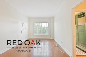 Building Photo - 570 1/4 N Rossmore Ave-404