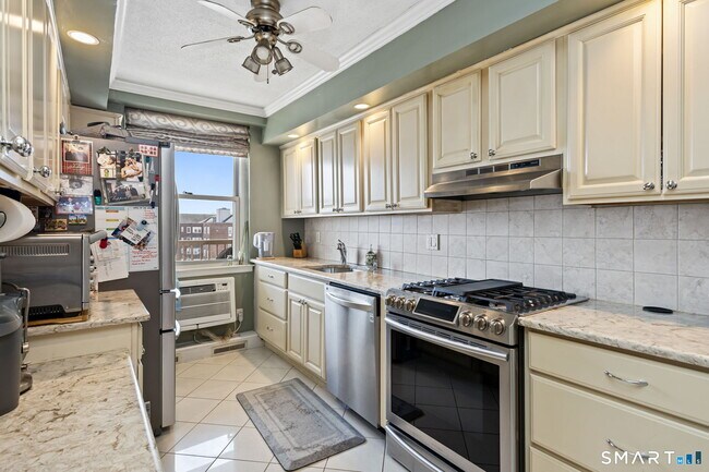 Building Photo - 65 Glenbrook Rd