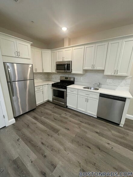 Building Photo - 191 N Common St