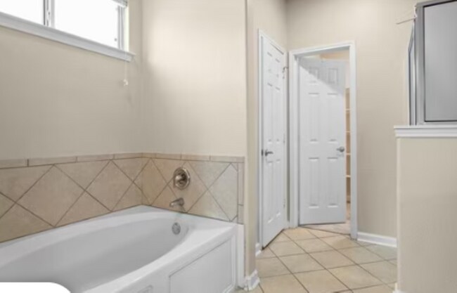 Building Photo - Stunning & Elegant Home in Forest Creek with Spacious Living & Prime Location