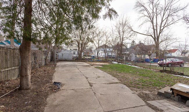 Building Photo - 1130 Lafayette Ave SE