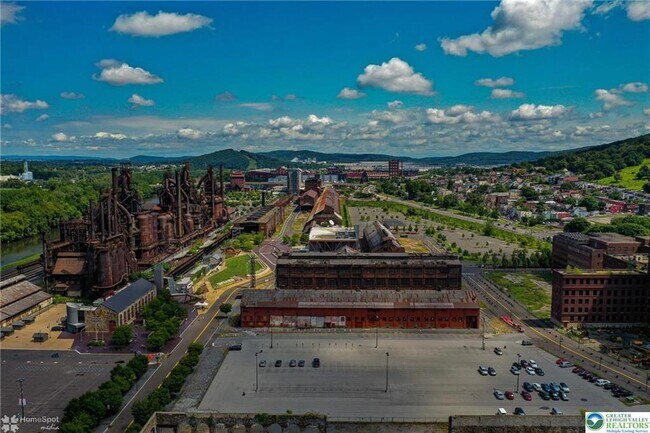 Building Photo - 11 W 2nd St