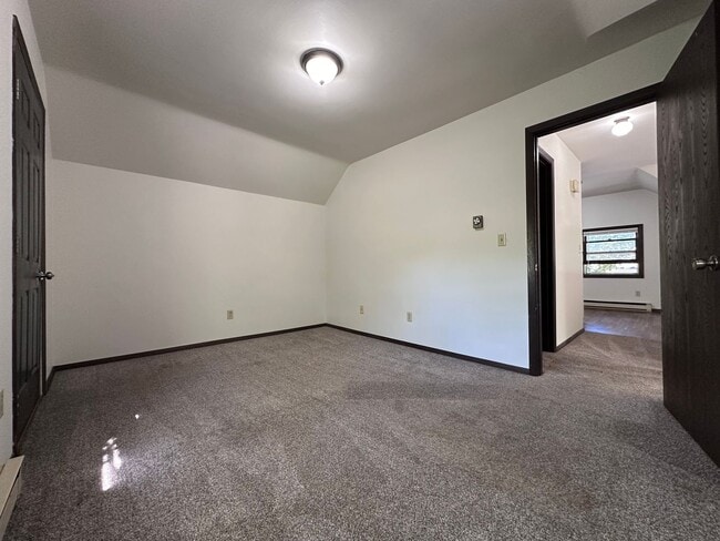 Building Photo - 822 3rd St