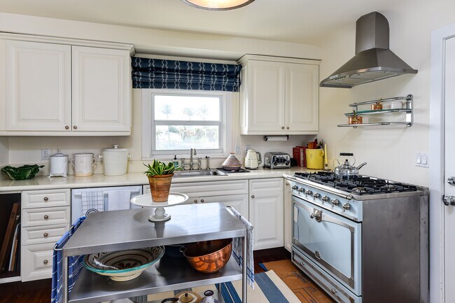 Building Photo - 1270 N Ocean Blvd