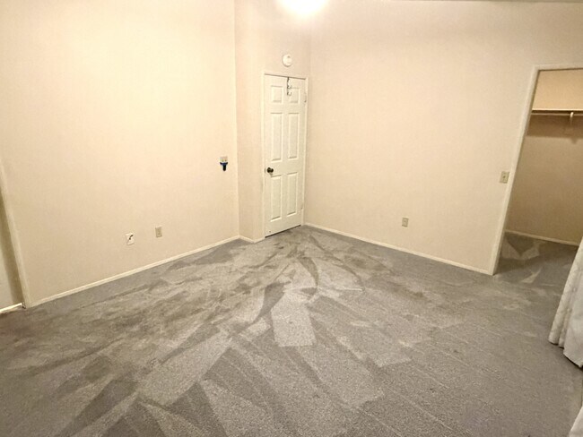 Building Photo - 28133 Vía Domador