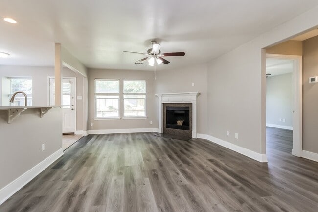 Building Photo - 18469 Sunrise Oaks Ct