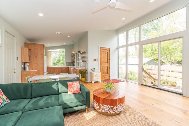 Building Photo - CHARMING, MODERN, CUSTOM HOME IN MID-CITY FOR RENT