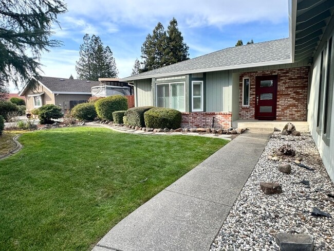 Building Photo - Spacious three bedroom home in desirable Windsor neighborhood!