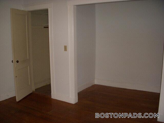 Building Photo - 137 Park Dr