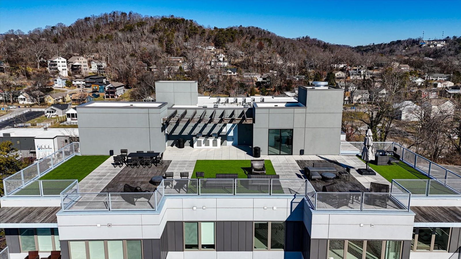 Building Photo - 411 Fairpoint St