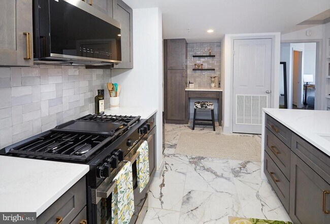 Building Photo - 414 Water St