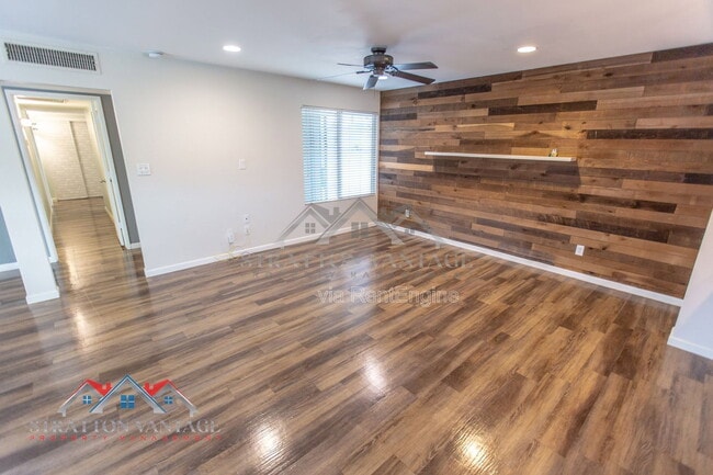 Building Photo - 2224 W Emelita Ave