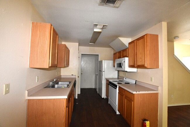 Building Photo - 902-904 Sagewod Trail