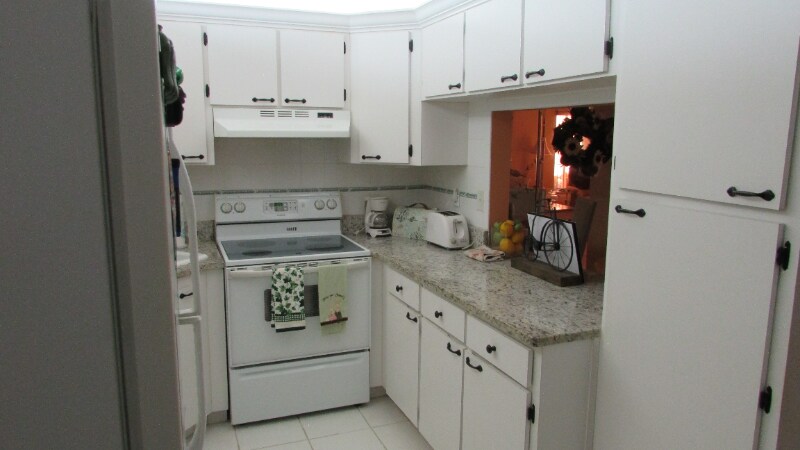 Building Photo - 2699 Pine Ridge Way E