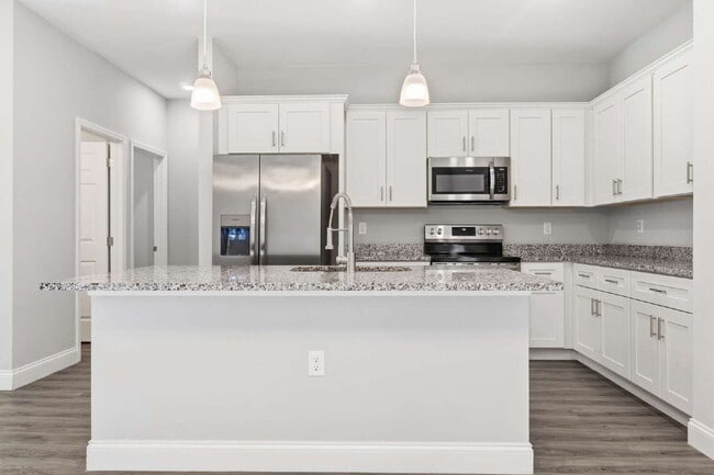 Building Photo - Nearly New 4BR Home Available Now in SW Ocala