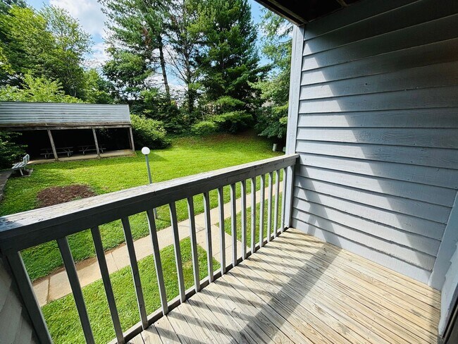 Building Photo - 507 Sunridge Dr