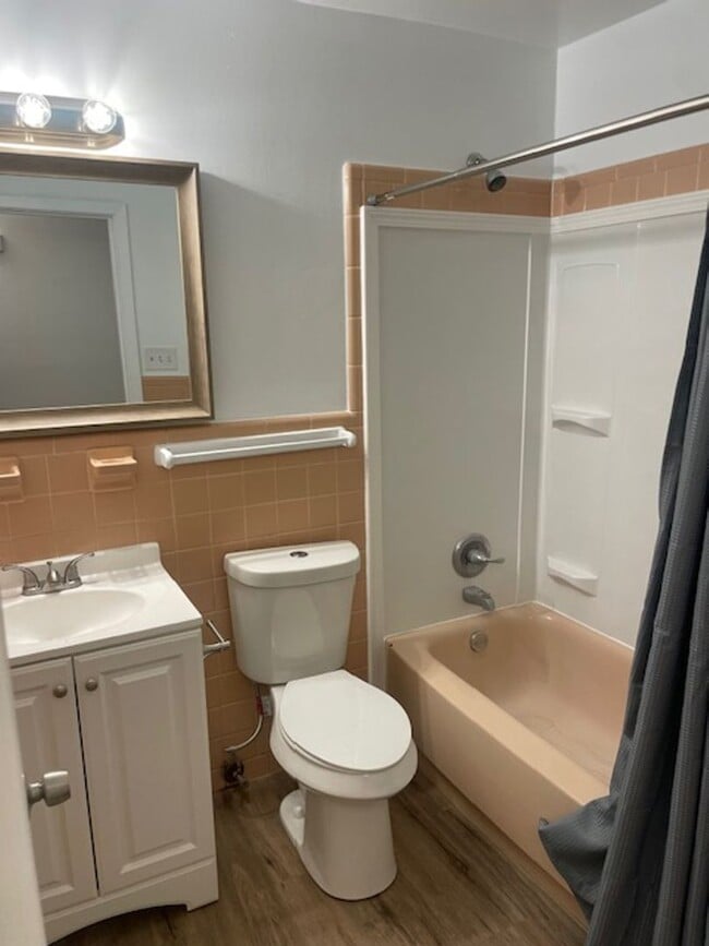 Building Photo - 5359 Jamaica Dr