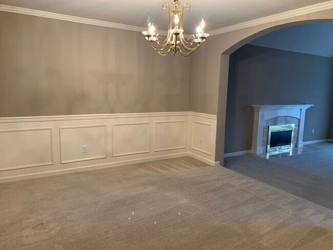 Building Photo - Location location 4 bedroom, 2.5 bath in t...