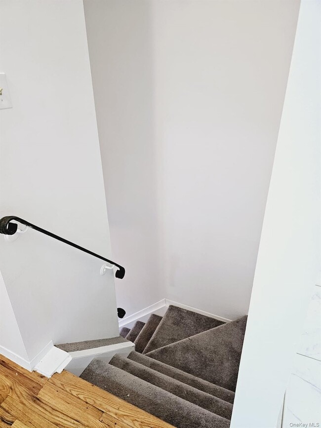 Building Photo - 1250 E 70th St