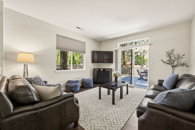 Building Photo - Furnished 3-Bedroom Home in Southwest Bend with Yard Care Included
