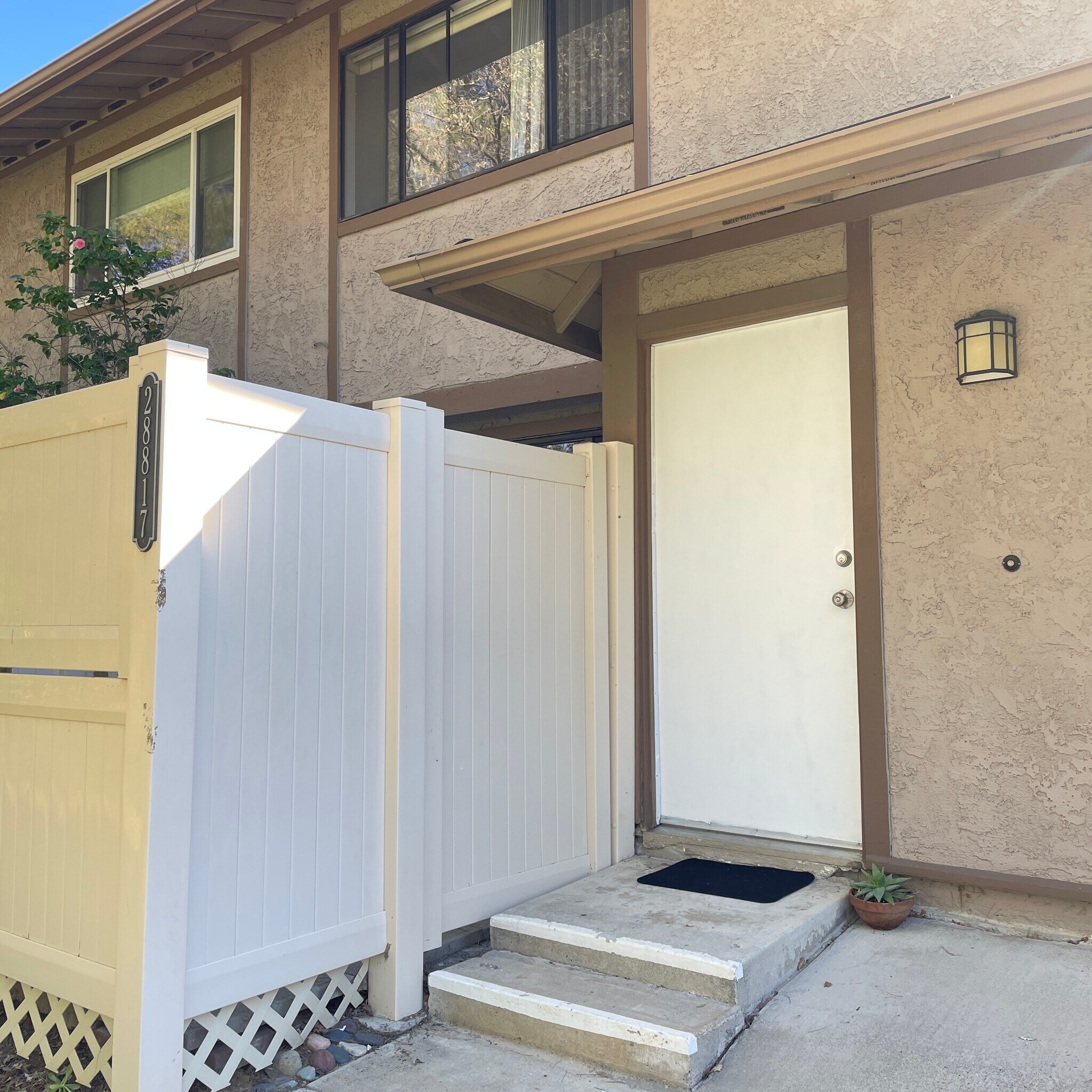 Building Photo - 28817 Conejo View Dr