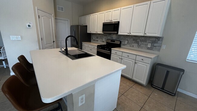 Building Photo - 4726 Claremont Park Dr
