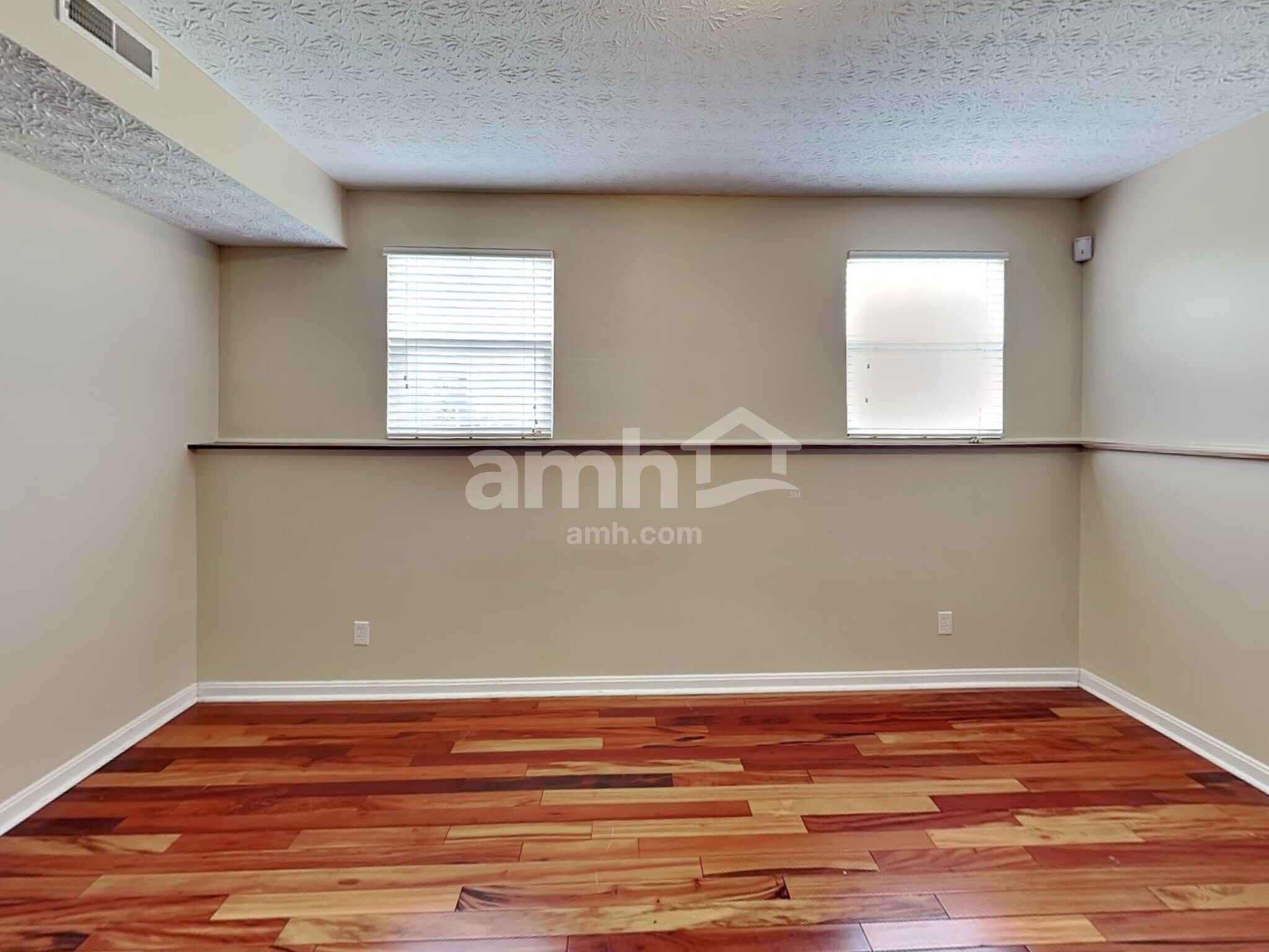 Building Photo - 10136 Corona Ln